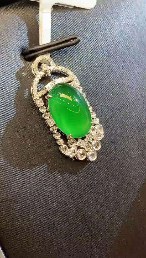 吊坠(不含链)18K金镶嵌翡翠多样性发其一