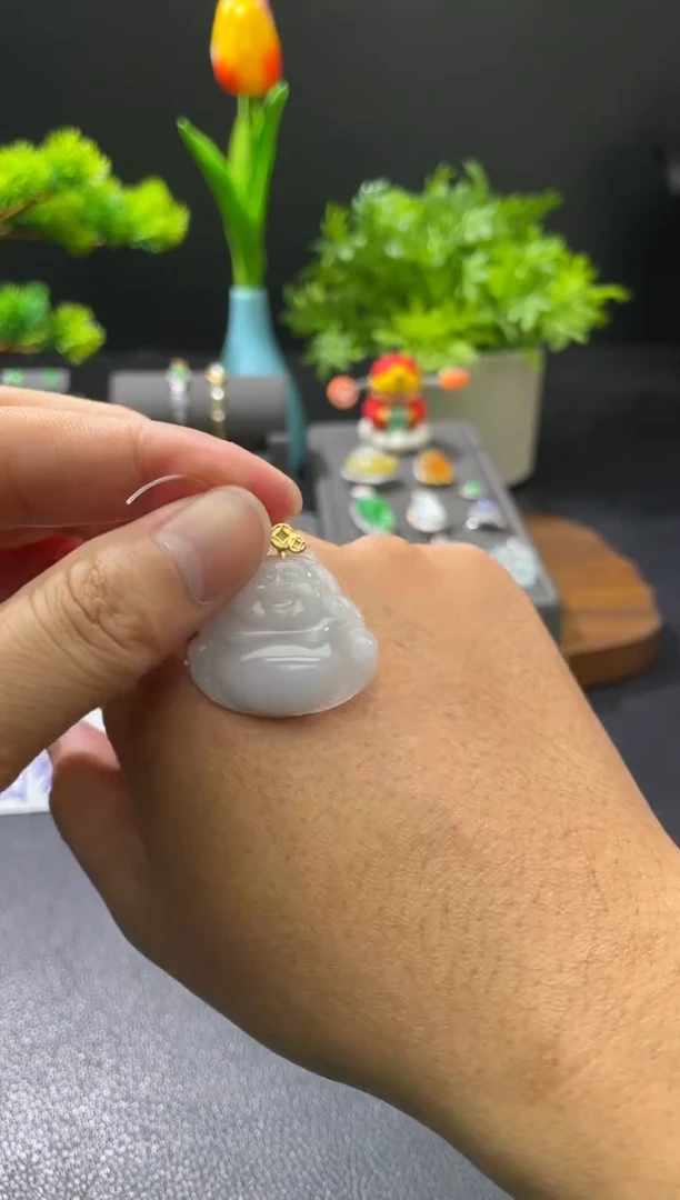 颈饰18K金镶嵌翡翠佛公