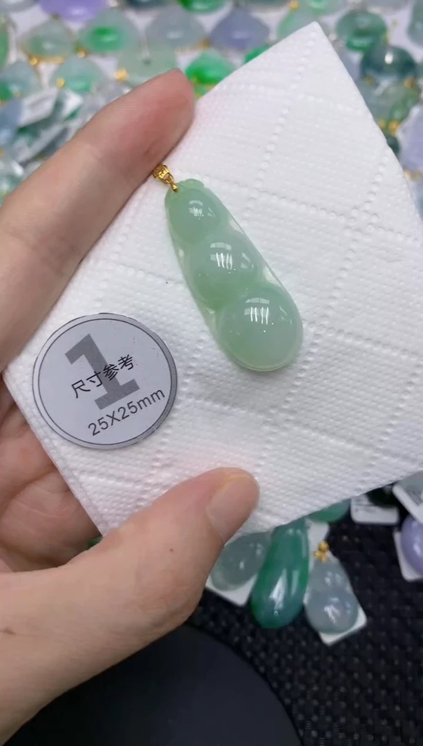 颈饰18K金镶嵌翡翠111111111