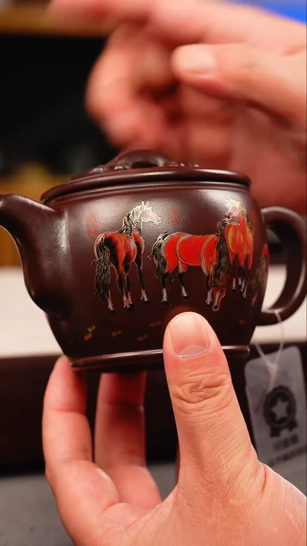 茶壶紫砂石红 汉瓦 八骏珐琅彩