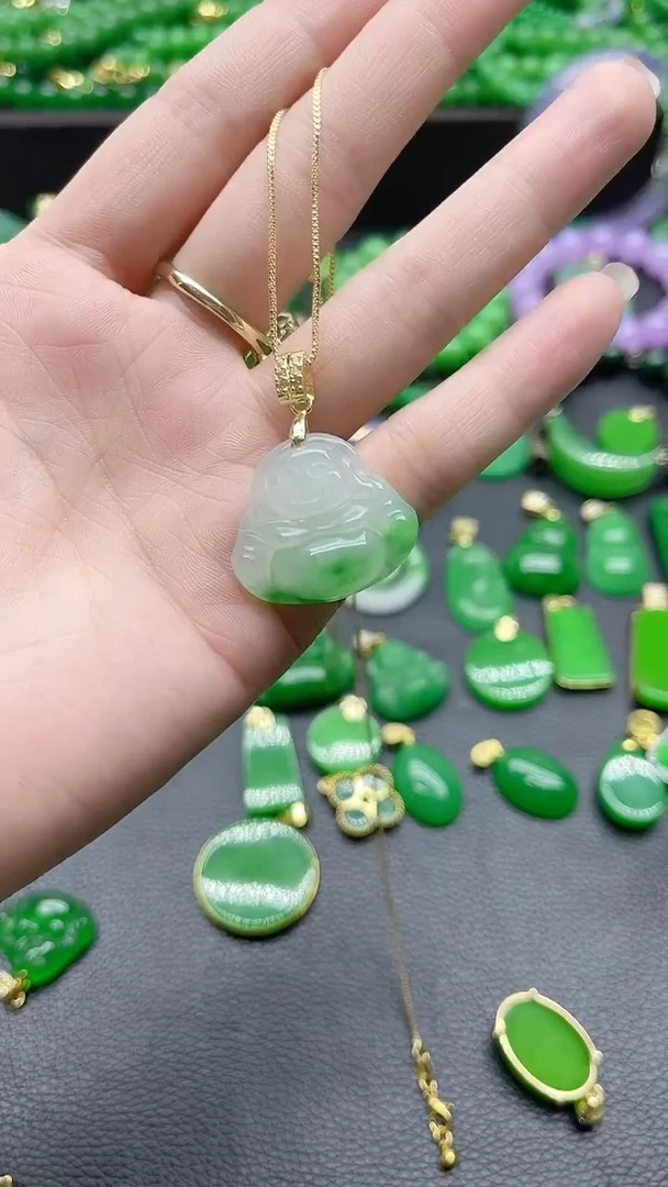 颈饰未镶嵌翡翠飘花小佛