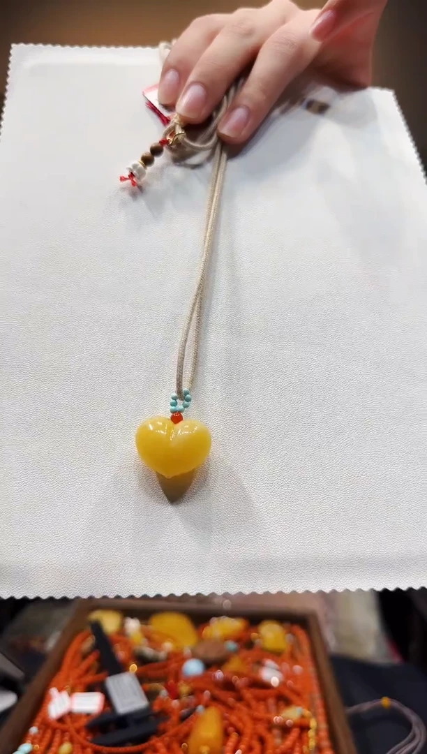 颈饰未镶嵌南红玛瑙小爱心