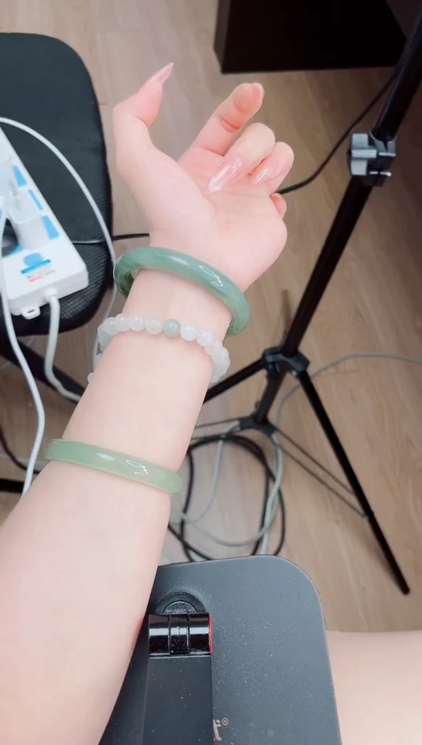 石英质玉手镯未镶嵌152-61