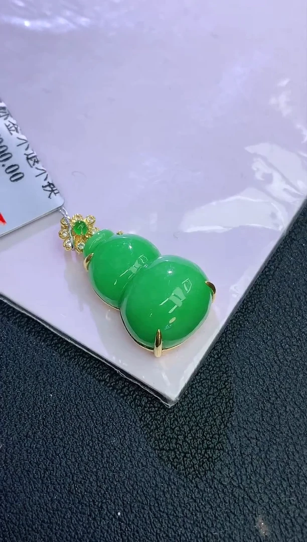 颈饰18K金镶嵌翡翠赠礼盒证书 麦麦