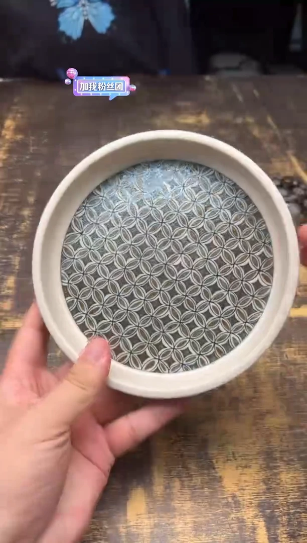 戏墨釉里金铜钱壶承