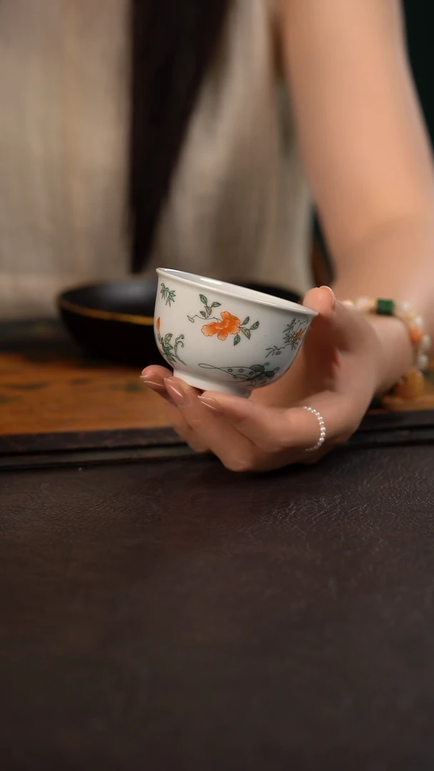 云霞珍藏古彩折枝蝶恋花小缸杯