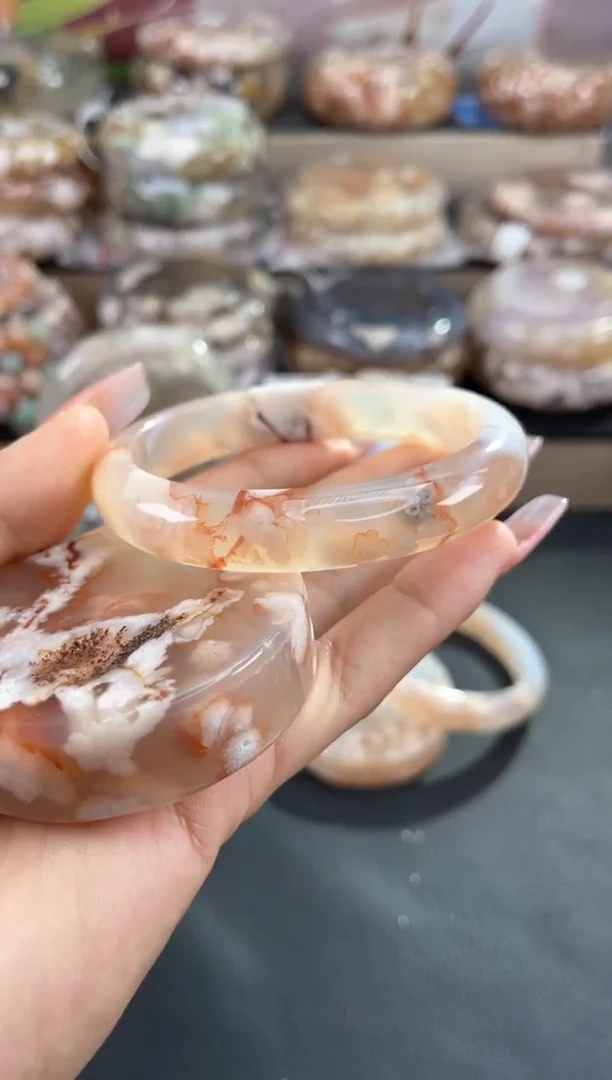 未镶嵌手镯石英质玉60