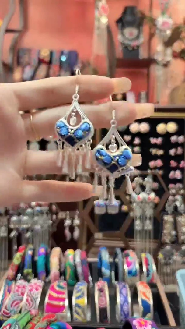 织绣 云织谣民族风精美饰品 394