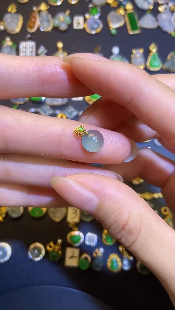 翡翠18K金镶嵌吊坠(不含链)1