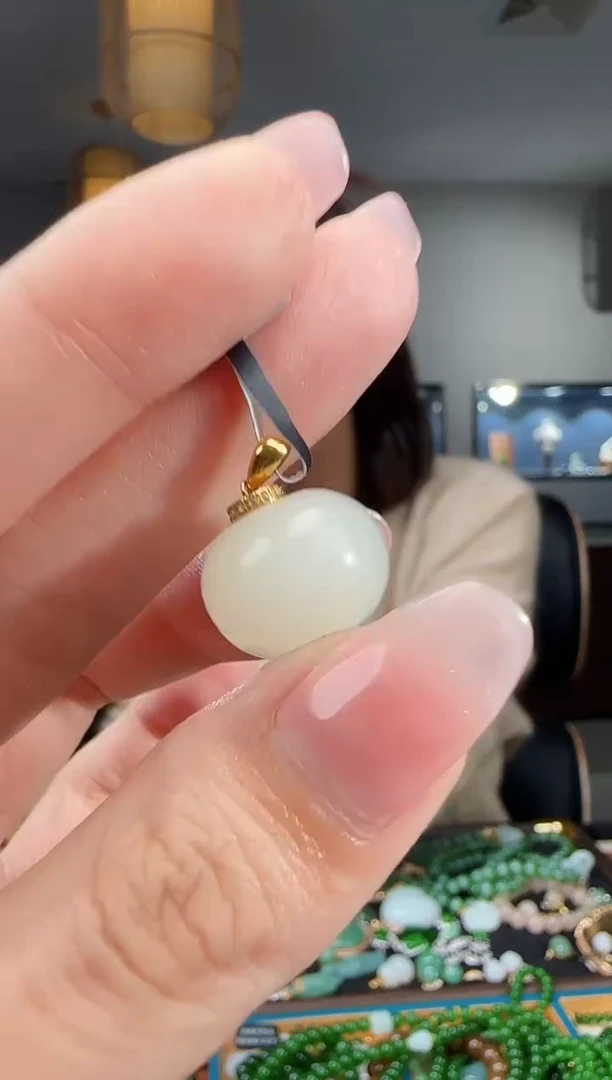 吊坠(不含链)18K金镶嵌和田玉乐*呵1