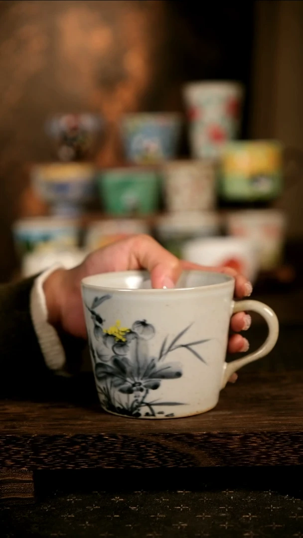 瓷釉下彩手绘杯 荷花