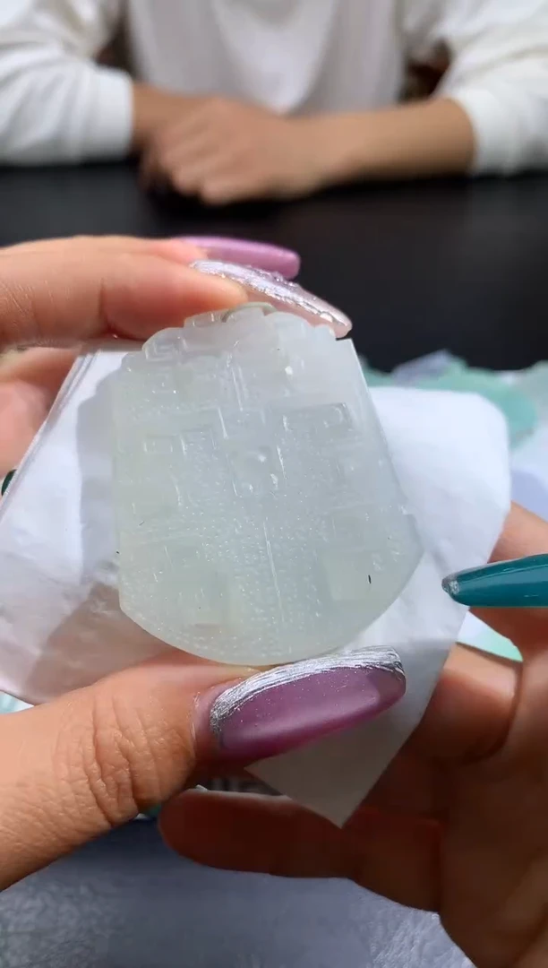 未镶嵌定制翡翠人****挞翡翠