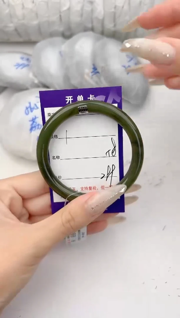 和田玉手镯未镶嵌1颜色微差无瑕疵