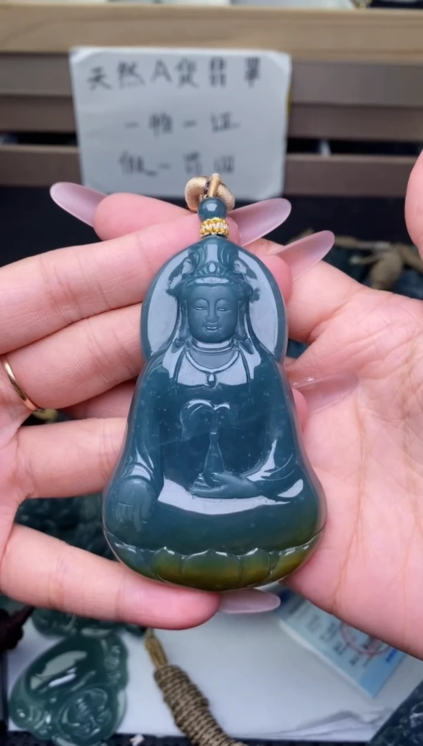 颈饰未镶嵌翡翠