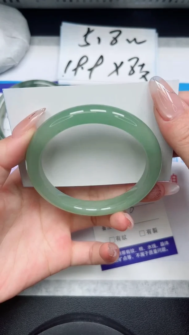 【闪购商品】石英质玉手镯合金142