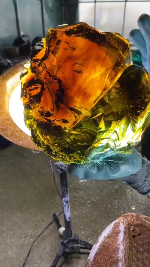 新疆五彩石原石摆件