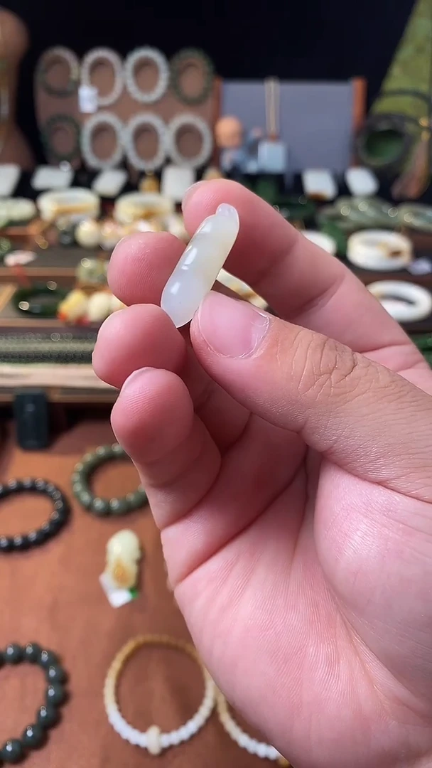 颈饰未镶嵌和田玉和田玉吊坠