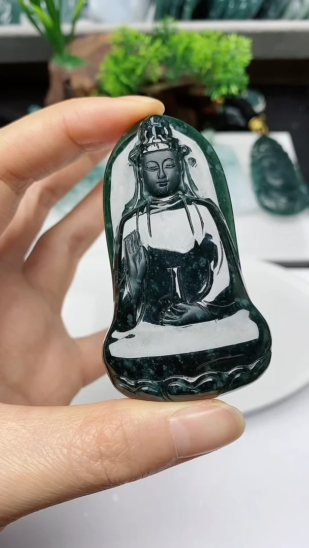 【闪购商品】翡翠颈饰未镶嵌