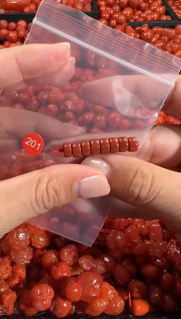 颈饰未镶嵌南红玛瑙1