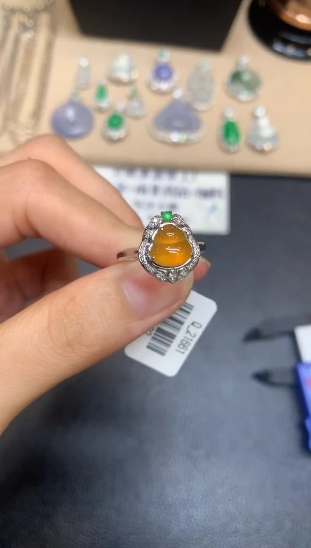 18K金镶嵌戒指翡翠葫芦【无服务费