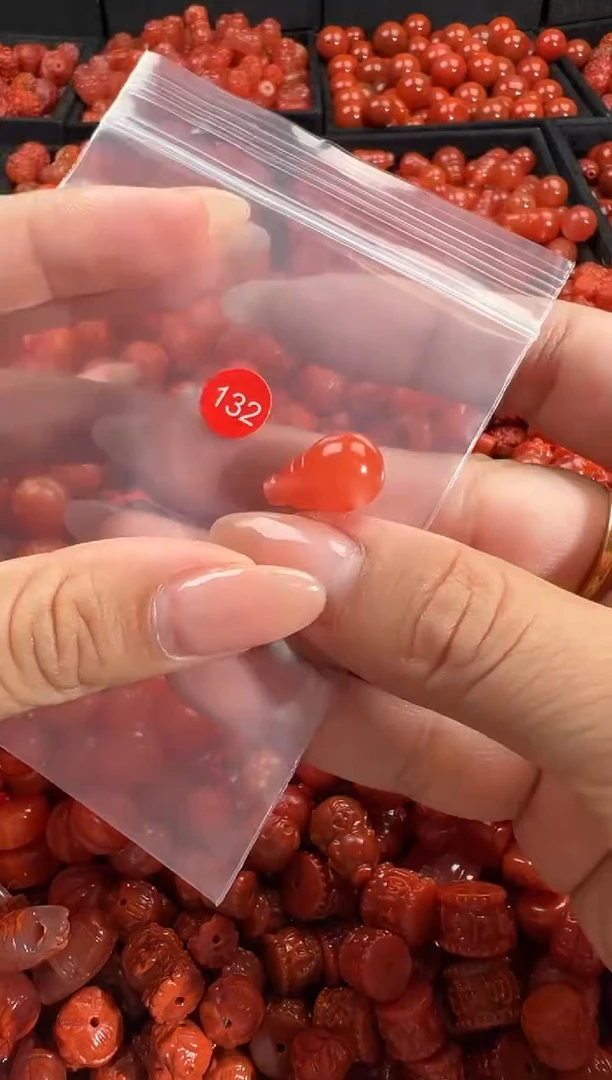 颈饰未镶嵌南红玛瑙1