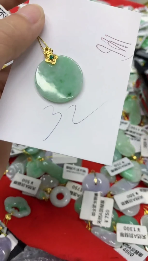 翡翠未镶嵌颈饰翡翠