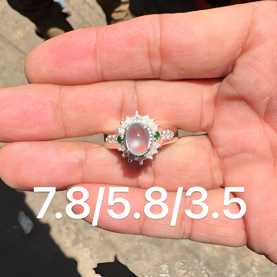 0827(小哪吒在源头)冰玻种翡翠冰紫戒面干净肉细饱满荧光足M100