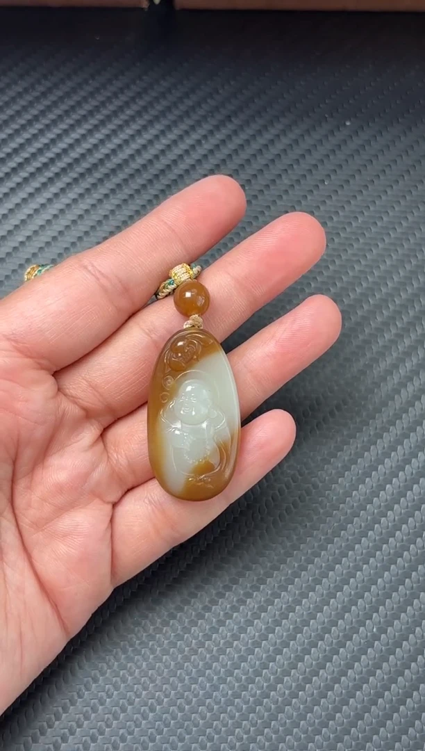 吊坠(赠链)未镶嵌和田玉若羌微色差吊坠m