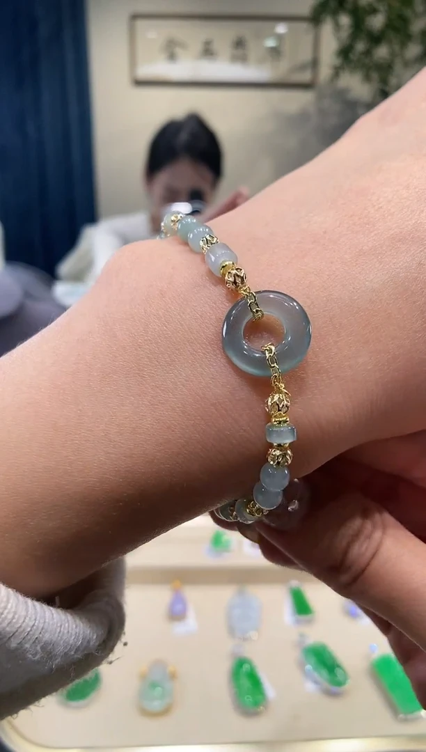 【闪购商品】翡翠吊坠(不含链)未镶嵌手串