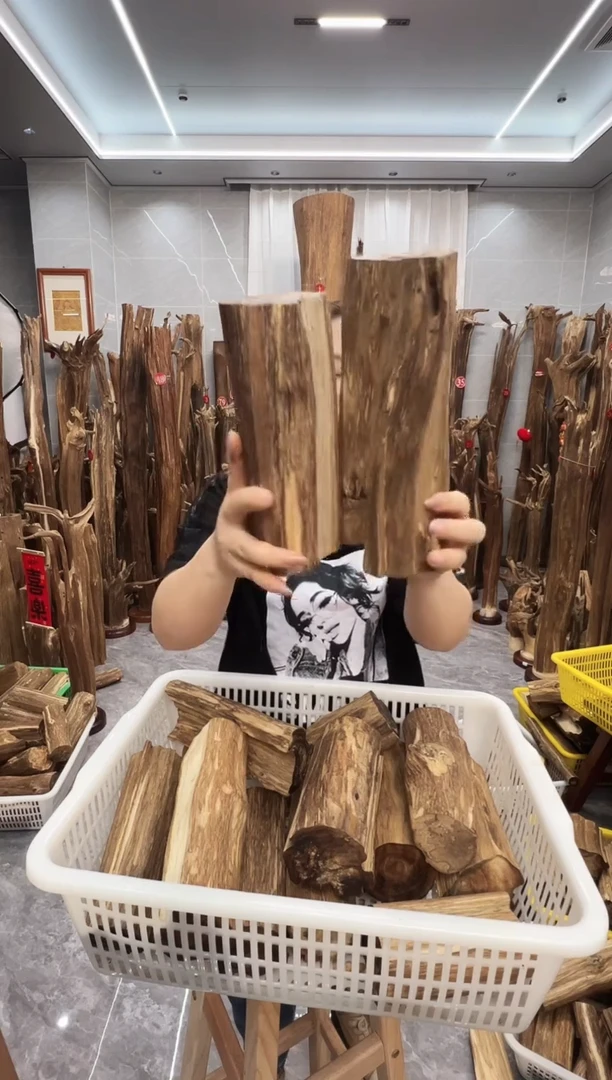 沉香碎屑沉香沉香原料送底座