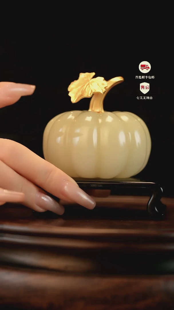 云南石竹叶青雕刻：福运南瓜摆件