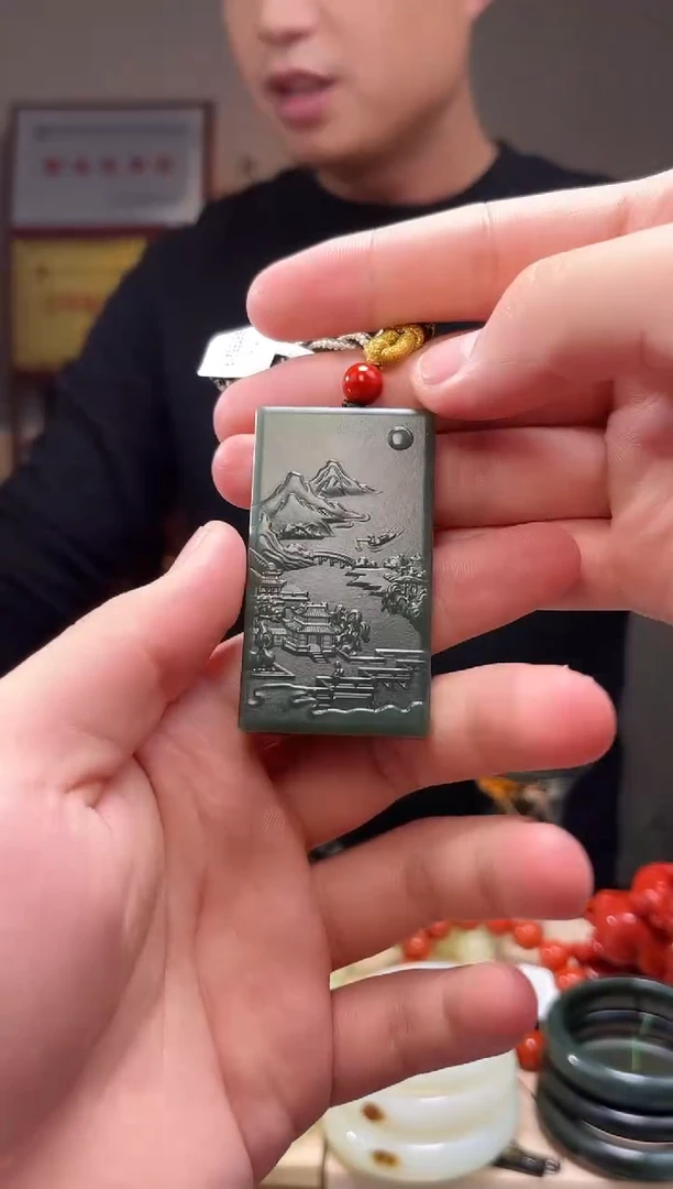 颈饰未镶嵌和田玉吊坠