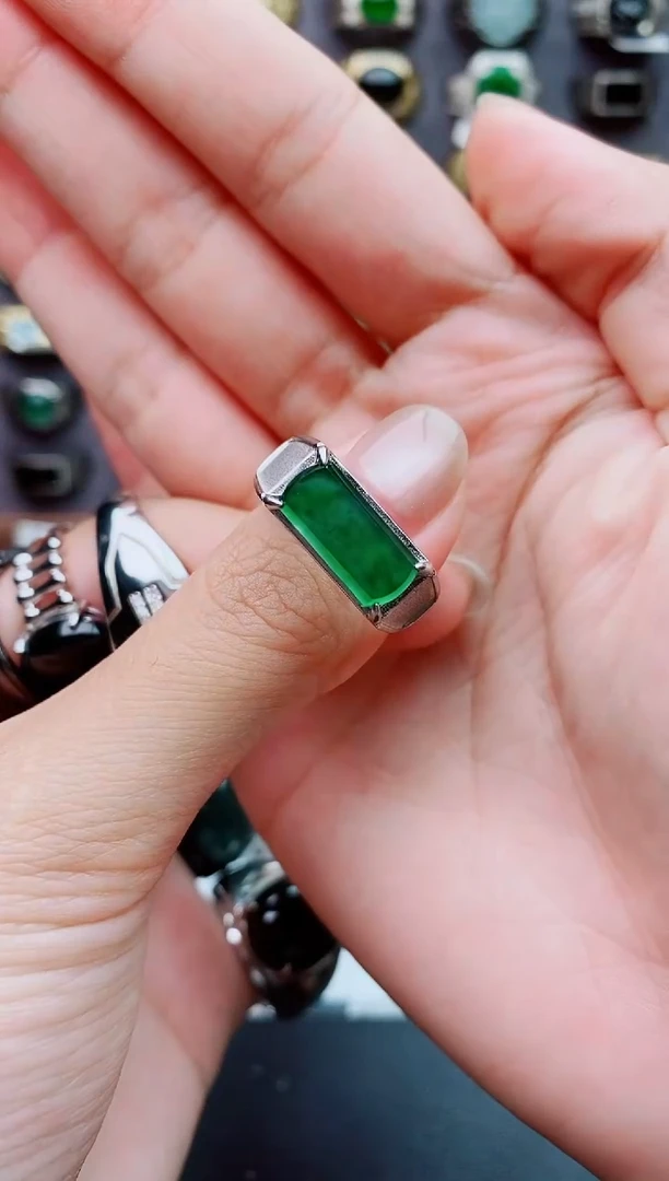 未镶嵌戒指翡翠大****鸡天然翡翠男戒