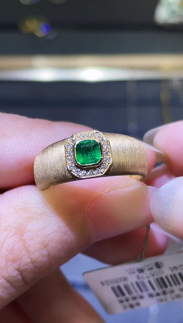 18K金镶嵌戒指祖母绿0.35ct