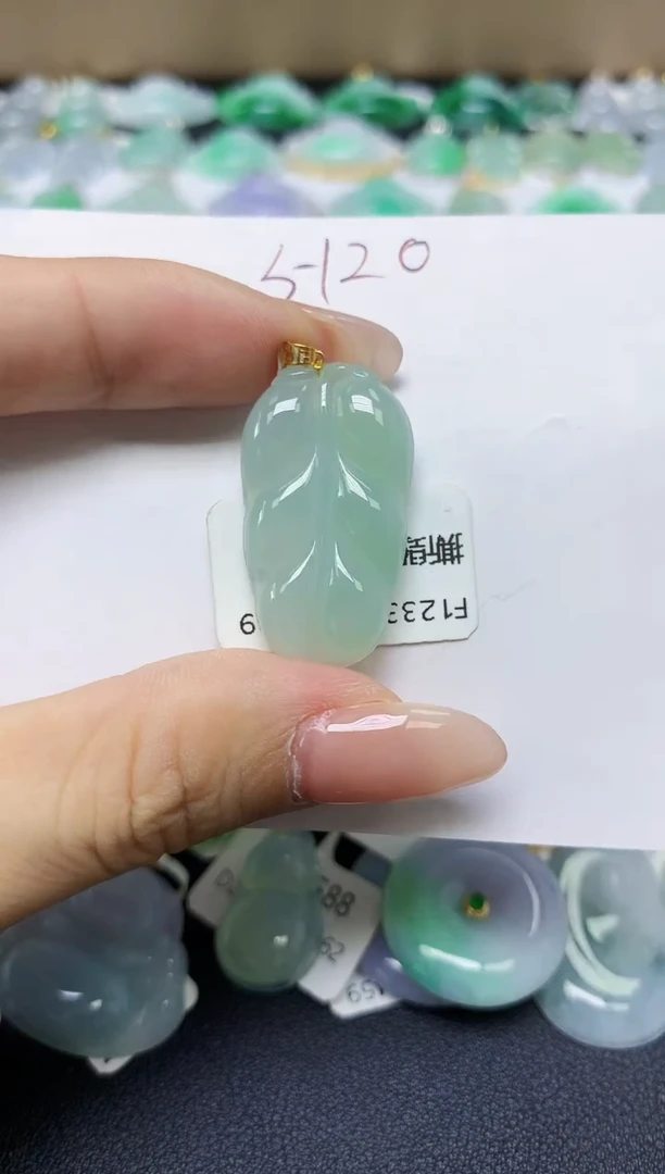 翡翠18K金镶嵌颈饰天然缅甸翡翠A货