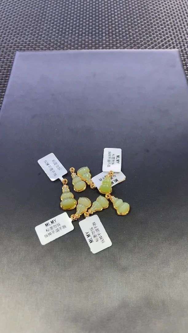 和田玉18K金镶嵌颈饰（多样性发一件）（小号）