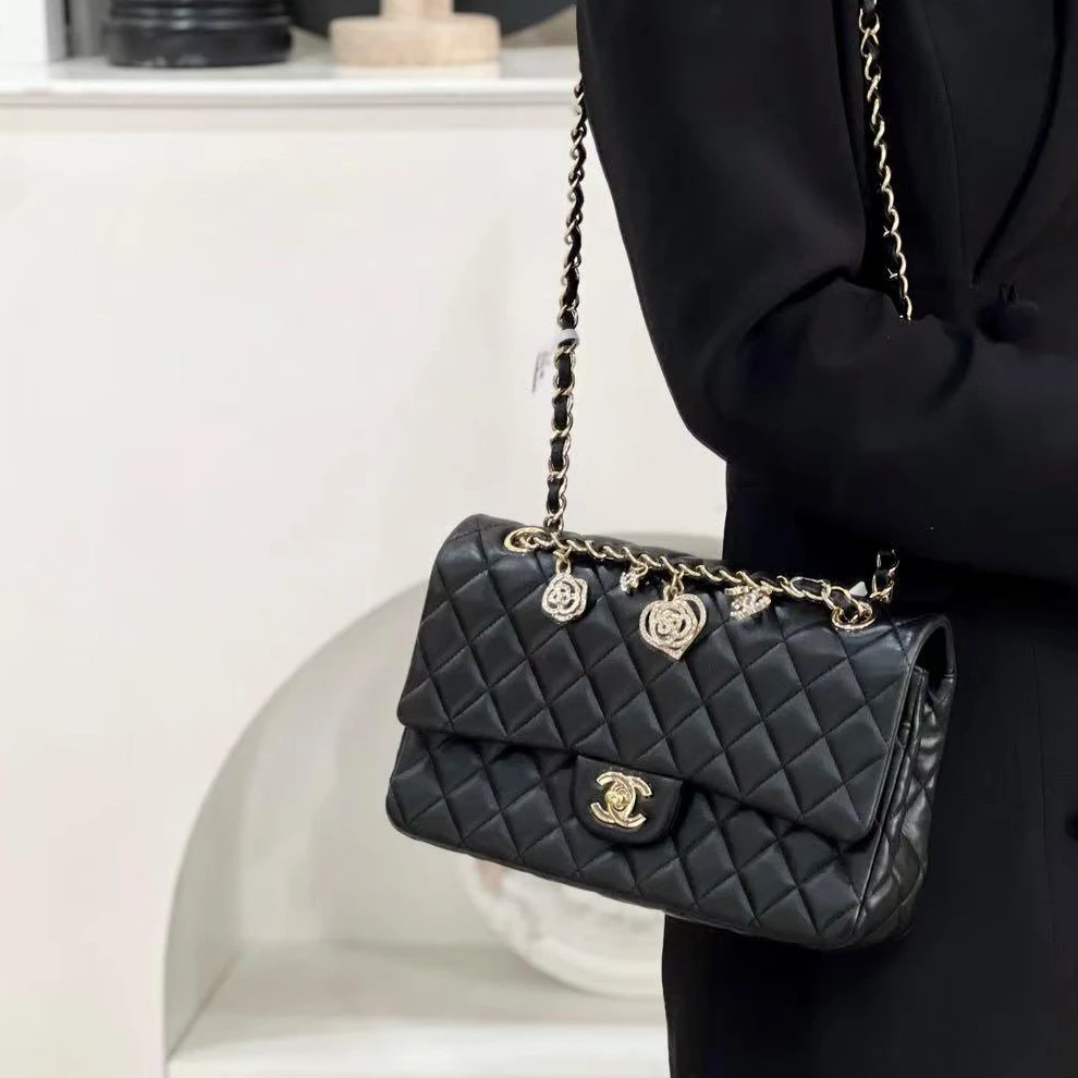 99新 Chanel/香奈儿 cf中号情人节限定黑金羊单肩包/甄选
