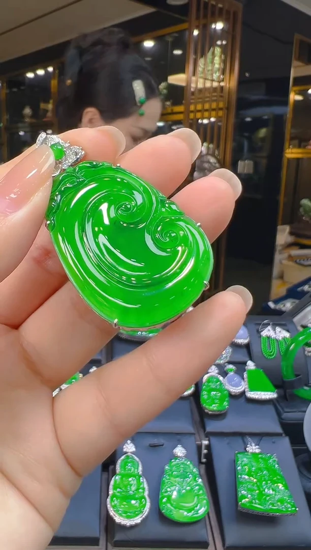 吊坠(赠链)18K金镶嵌翡翠042