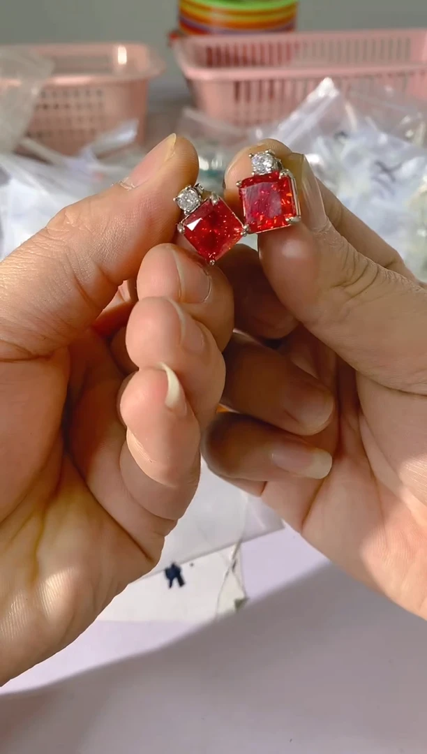 【闪购商品】水晶颈饰银S925镶嵌X303红宝，蓝宝，多样性发一件赠链