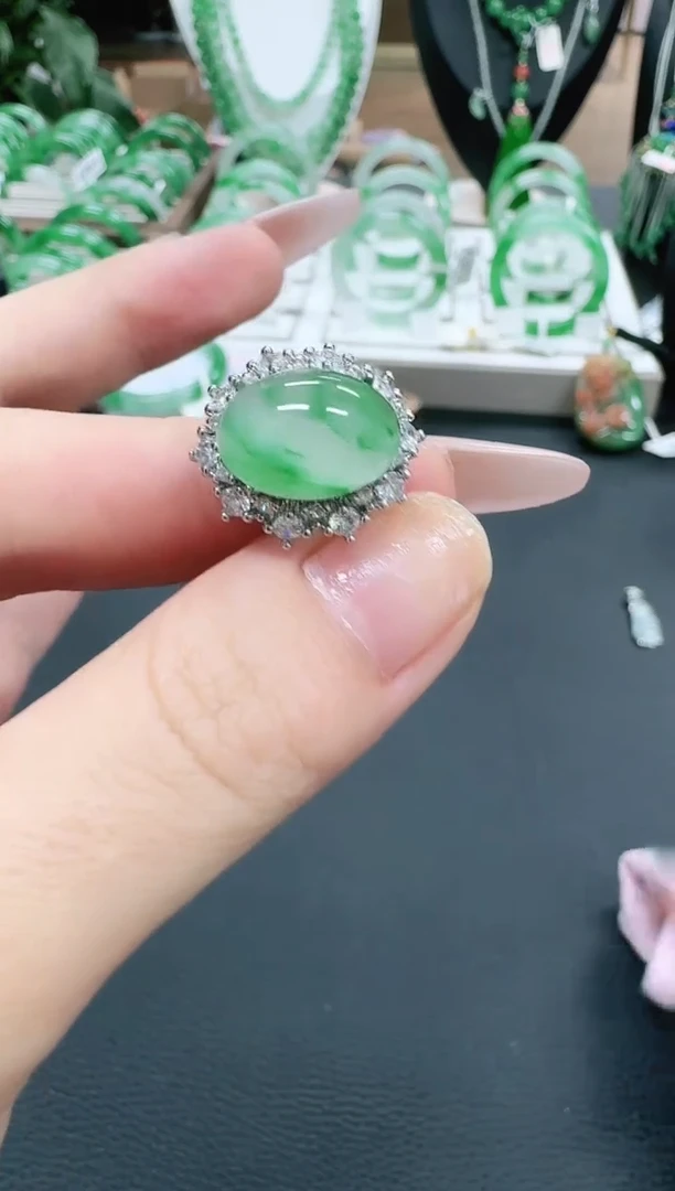 未镶嵌1石英质玉（非洲翠）/2815