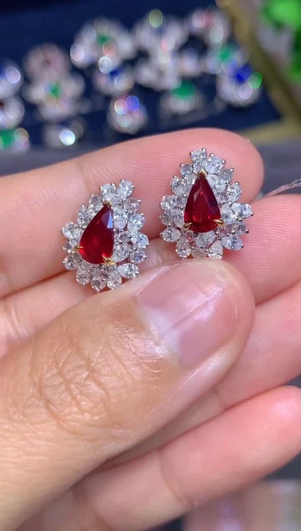 18K金镶嵌耳钉红宝石1.32CT