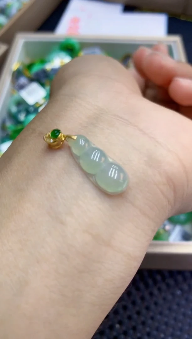翡翠未镶嵌吊坠(不含链)1