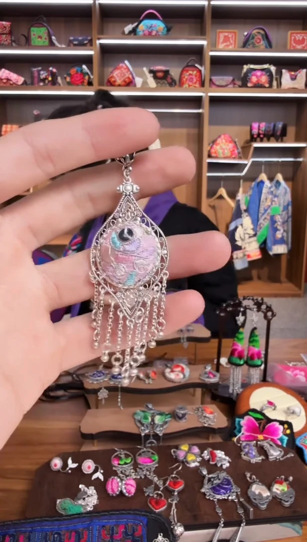 【闪购商品】织绣215蒙阿苏苗绣传承