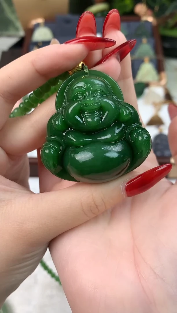 颈饰未镶嵌和田玉吊坠