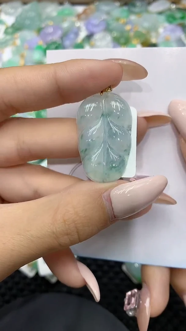 颈饰18K金镶嵌翡翠111111111111