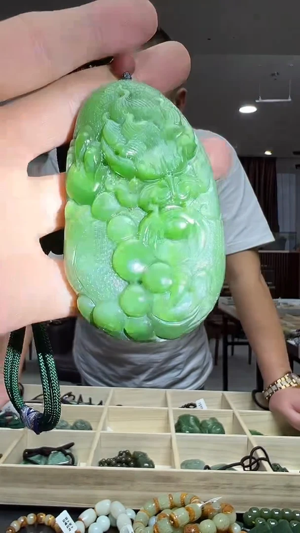 未镶嵌和田玉（碧玉）把件龙