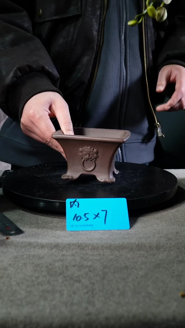 A宜兴紫砂小花盆