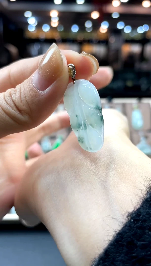 【闪购商品】翡翠颈饰18K金镶嵌树叶