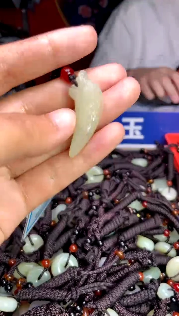 未镶嵌和田玉挂件1