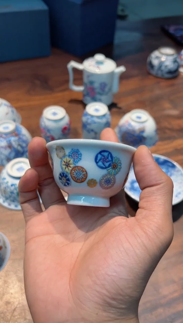 艺林堂誌 斗彩皮球花小压手杯